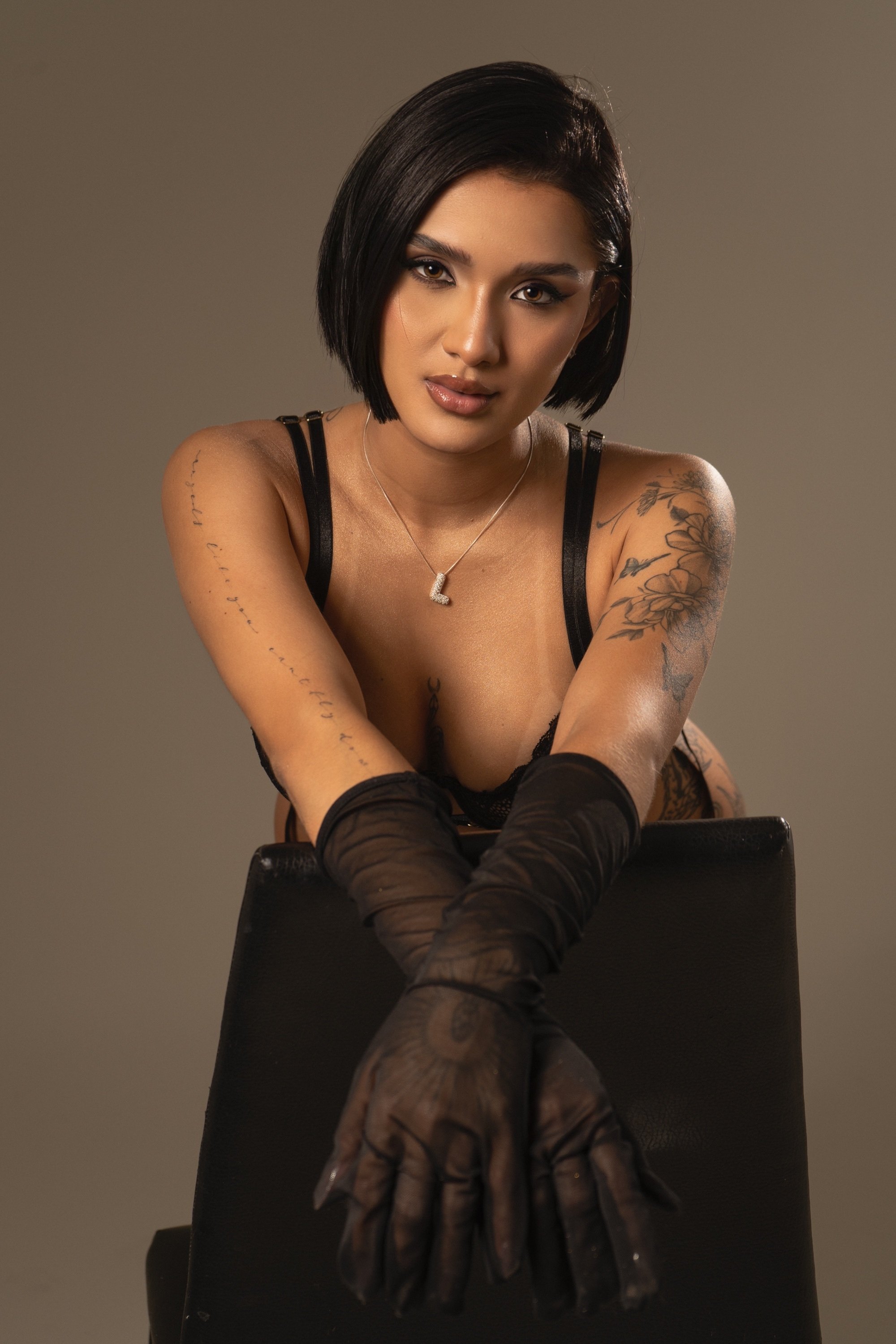lotie_cox from Jerkmate