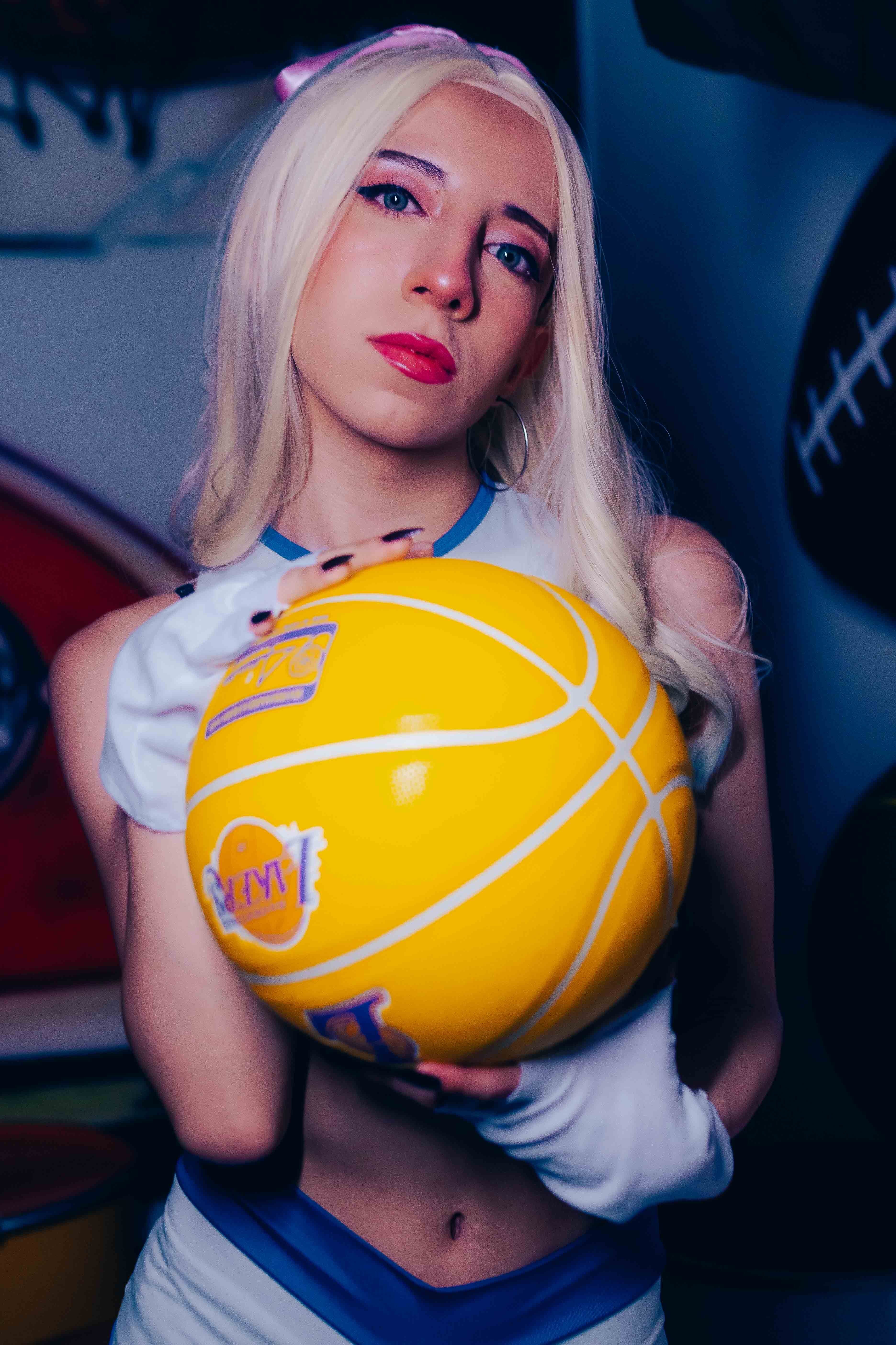 MIAADOLYN