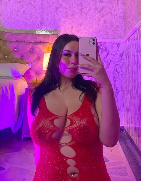 MaeveBigBoobs