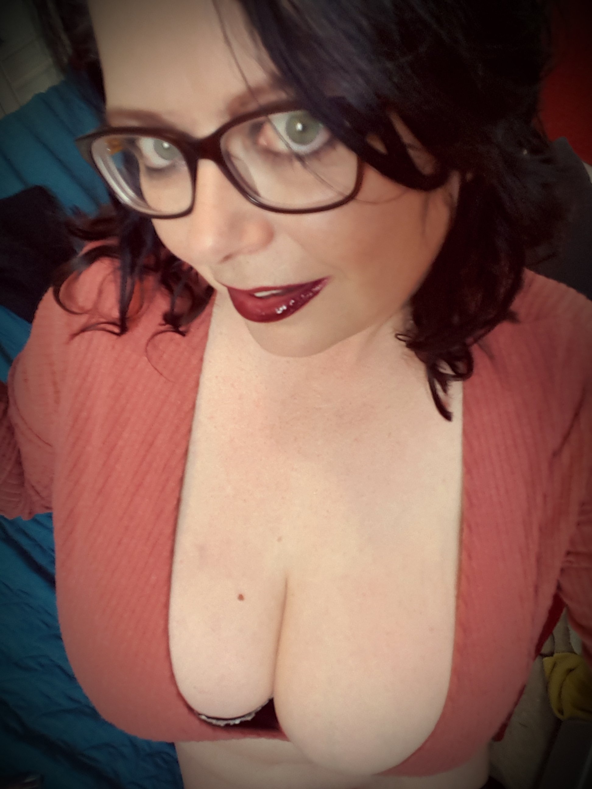 MatureBustyMilf