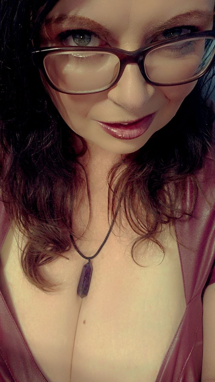 MatureBustyMilf