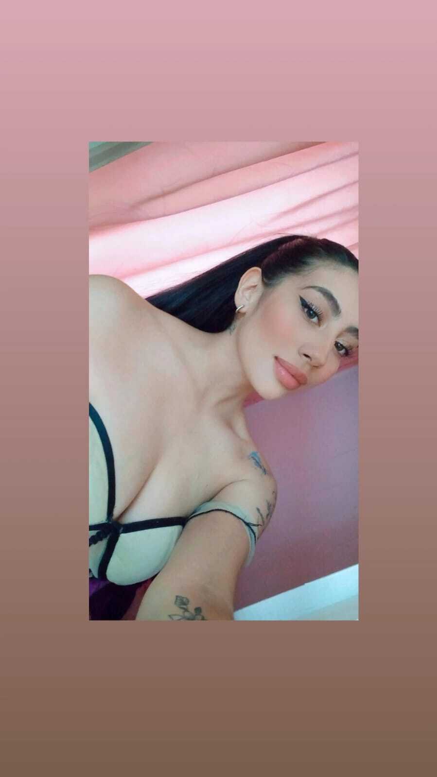 Mia_Thomsom