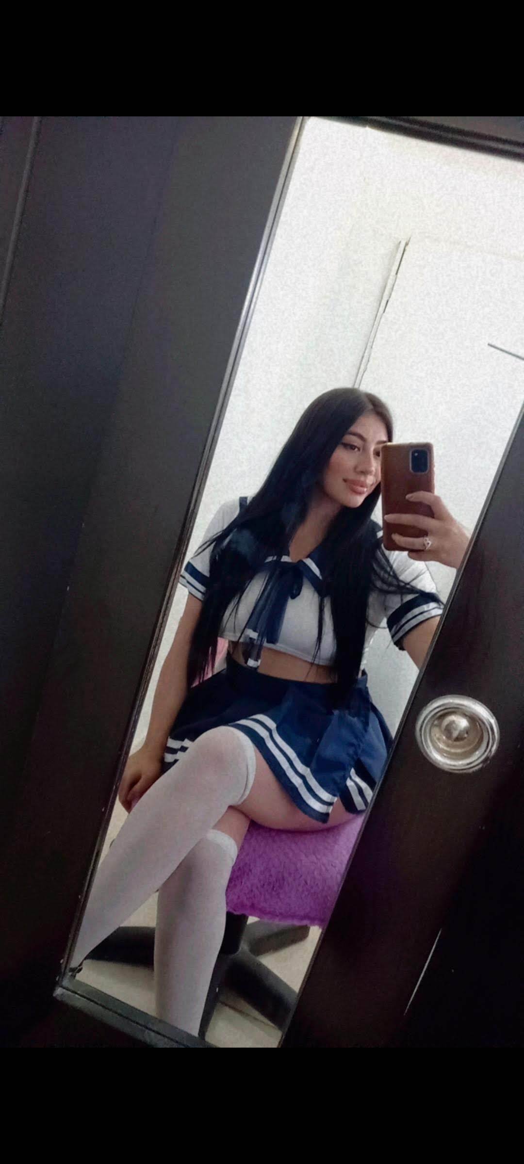 Mia_Thomsom