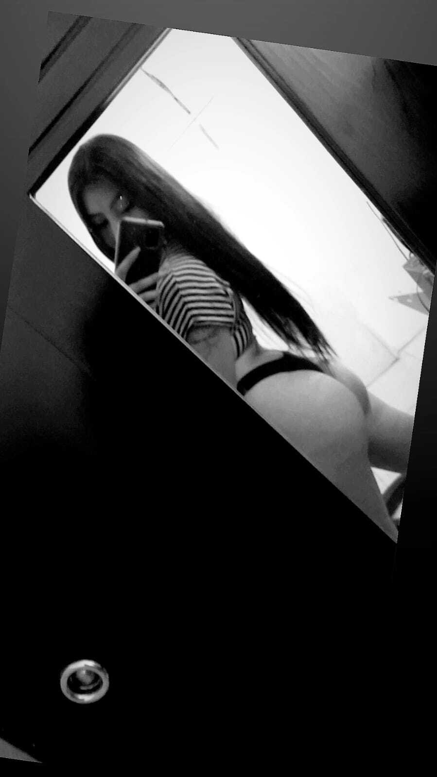 Mia_Thomsom