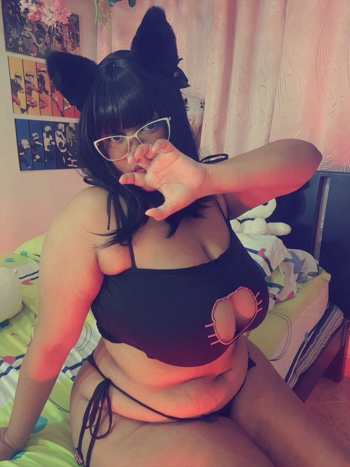 MissCurvyyTop