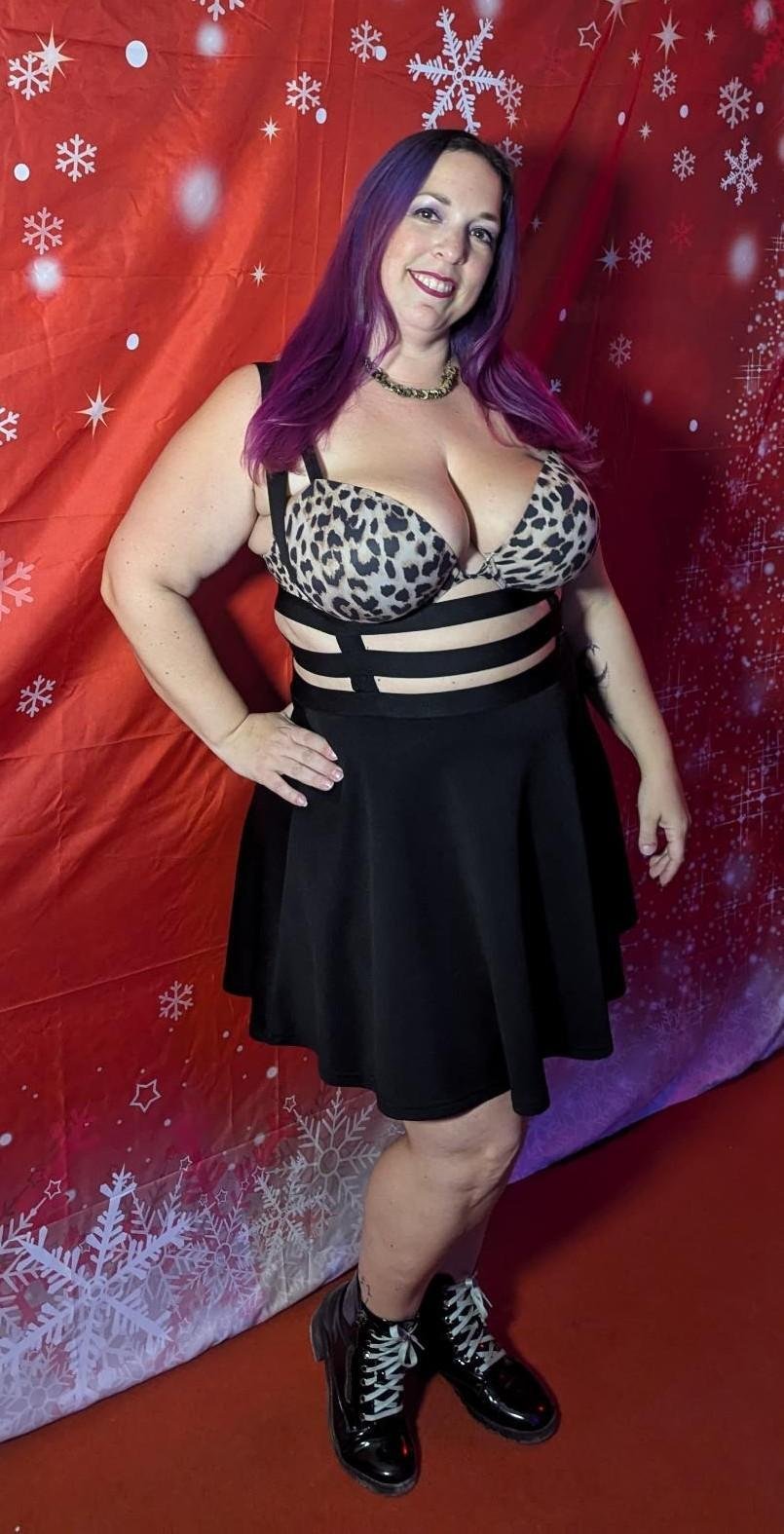 mistressneonmarie from Jerkmate