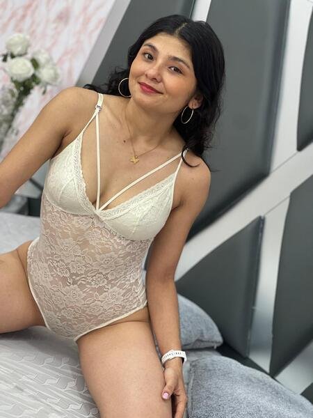 NICOLLE_SLIM
