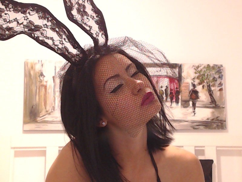 NaughtyBrunetteXXX