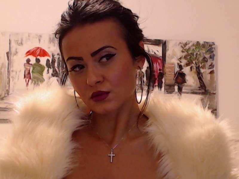 NaughtyBrunetteXXX