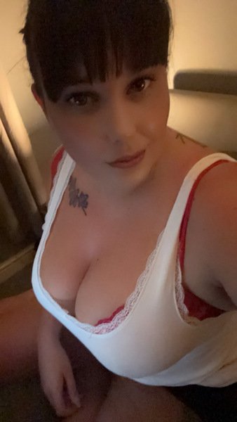 NaughtyBustyMilfXXX