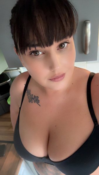 NaughtyBustyMilfXXX