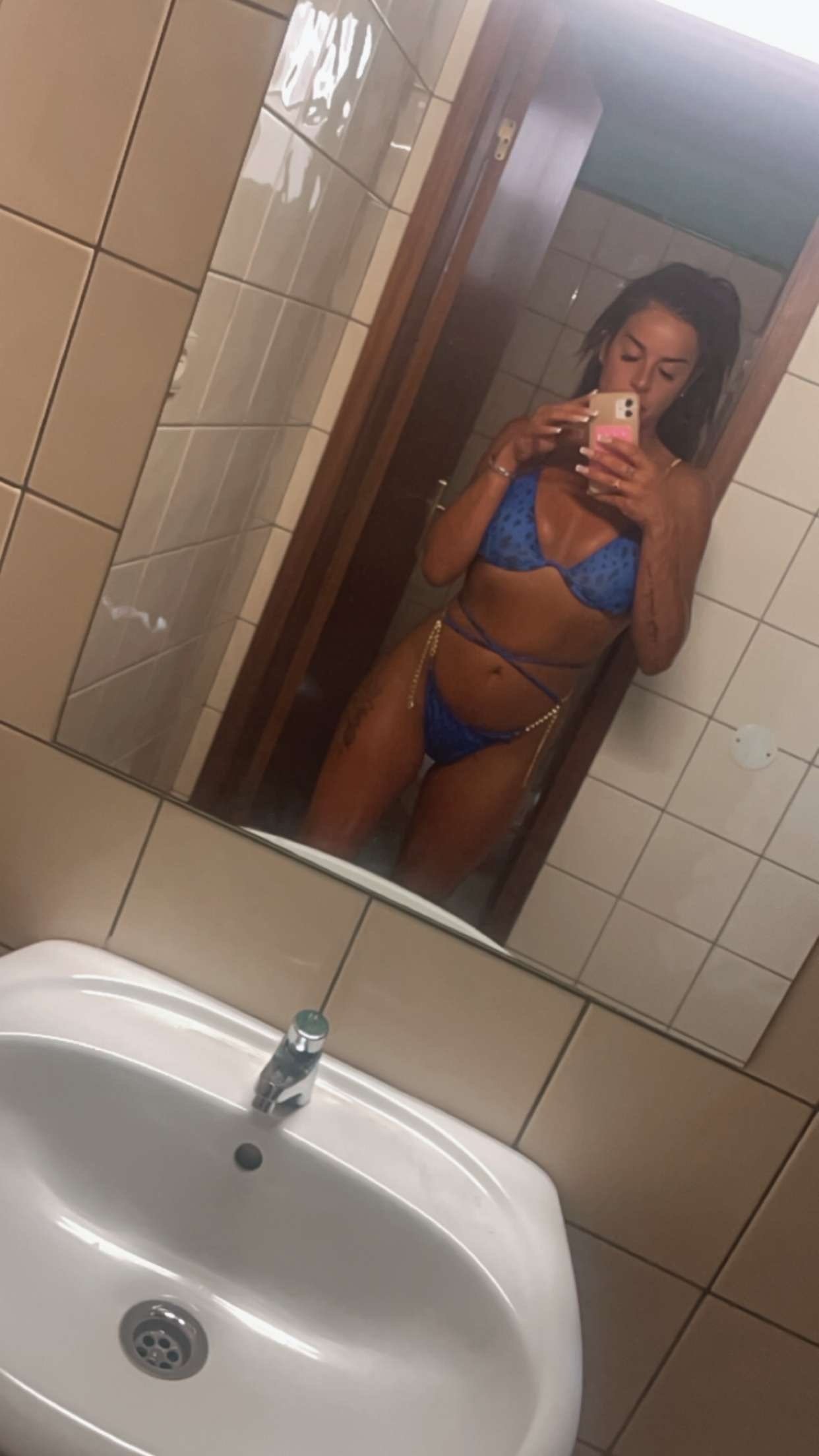 naughty_crystal from Jerkmate