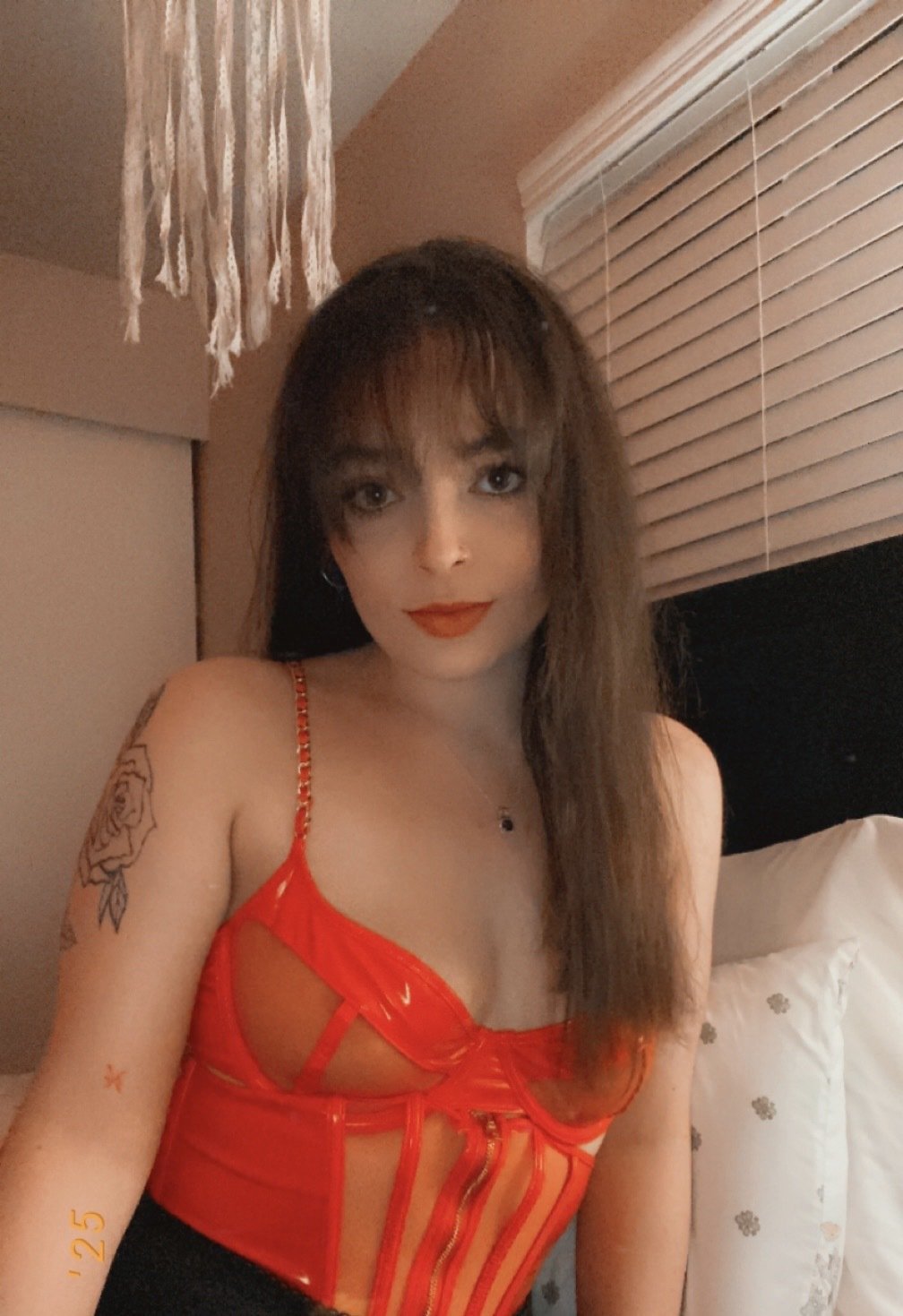 nikkiboo25 from Jerkmate