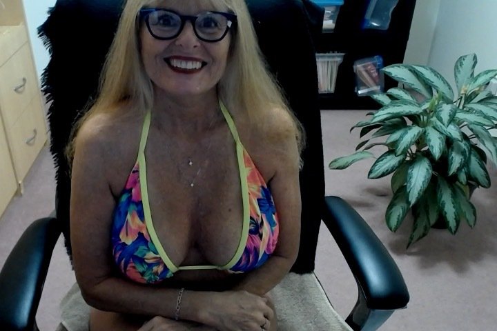 Redhotwifey