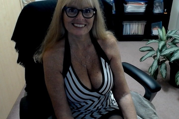 Redhotwifey