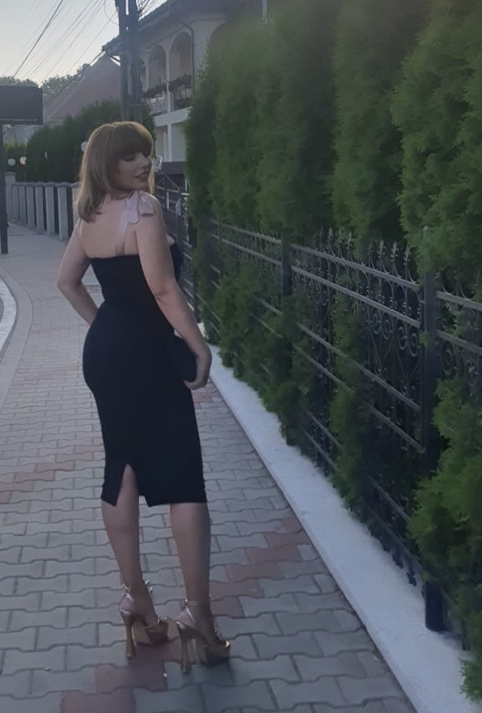 roselyinne from Jerkmate
