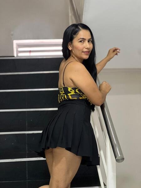 Scarleth_Hot