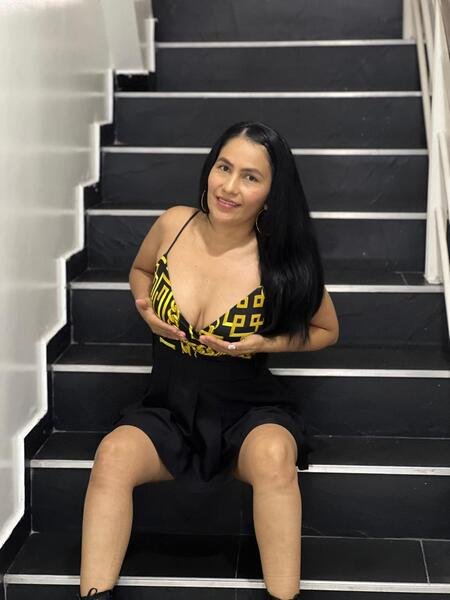 Scarleth_Hot