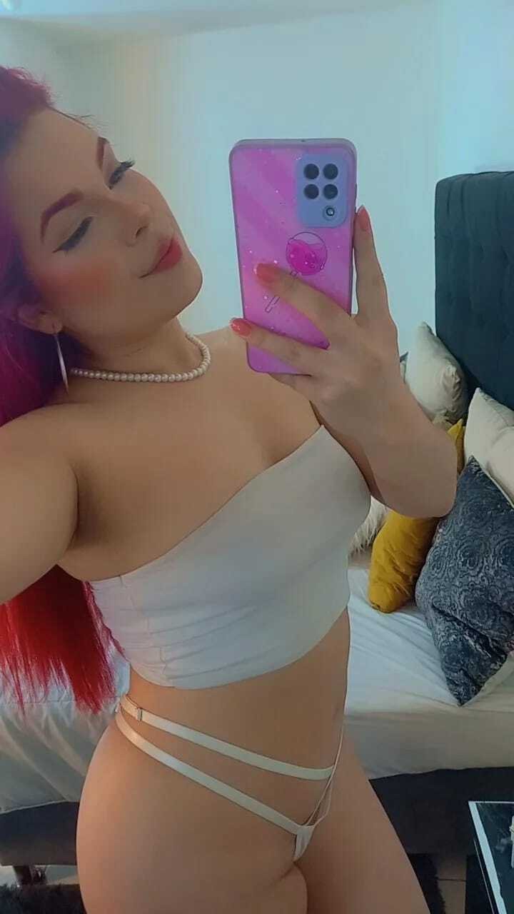 Selena_Collin