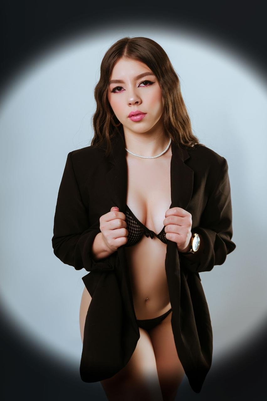 sophieraider from Jerkmate