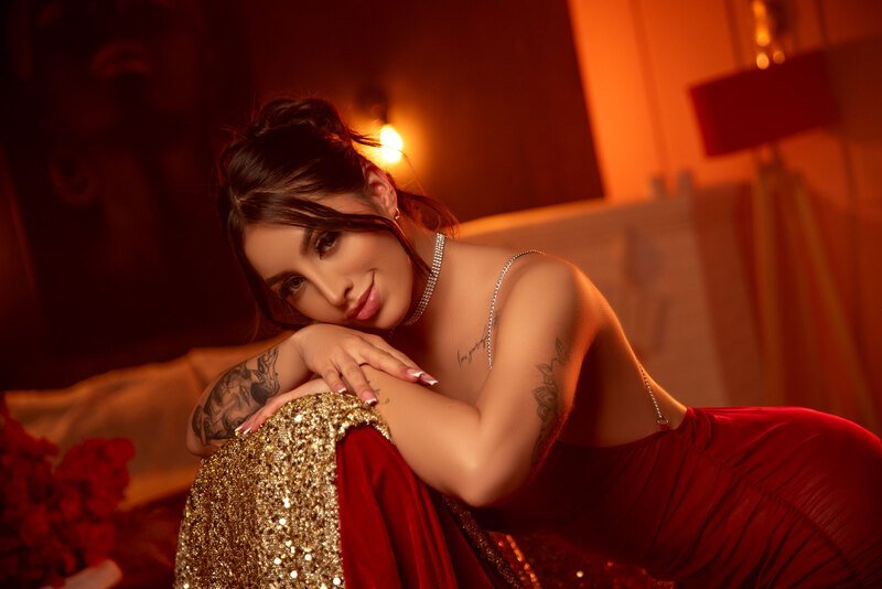 tara_red from Jerkmate