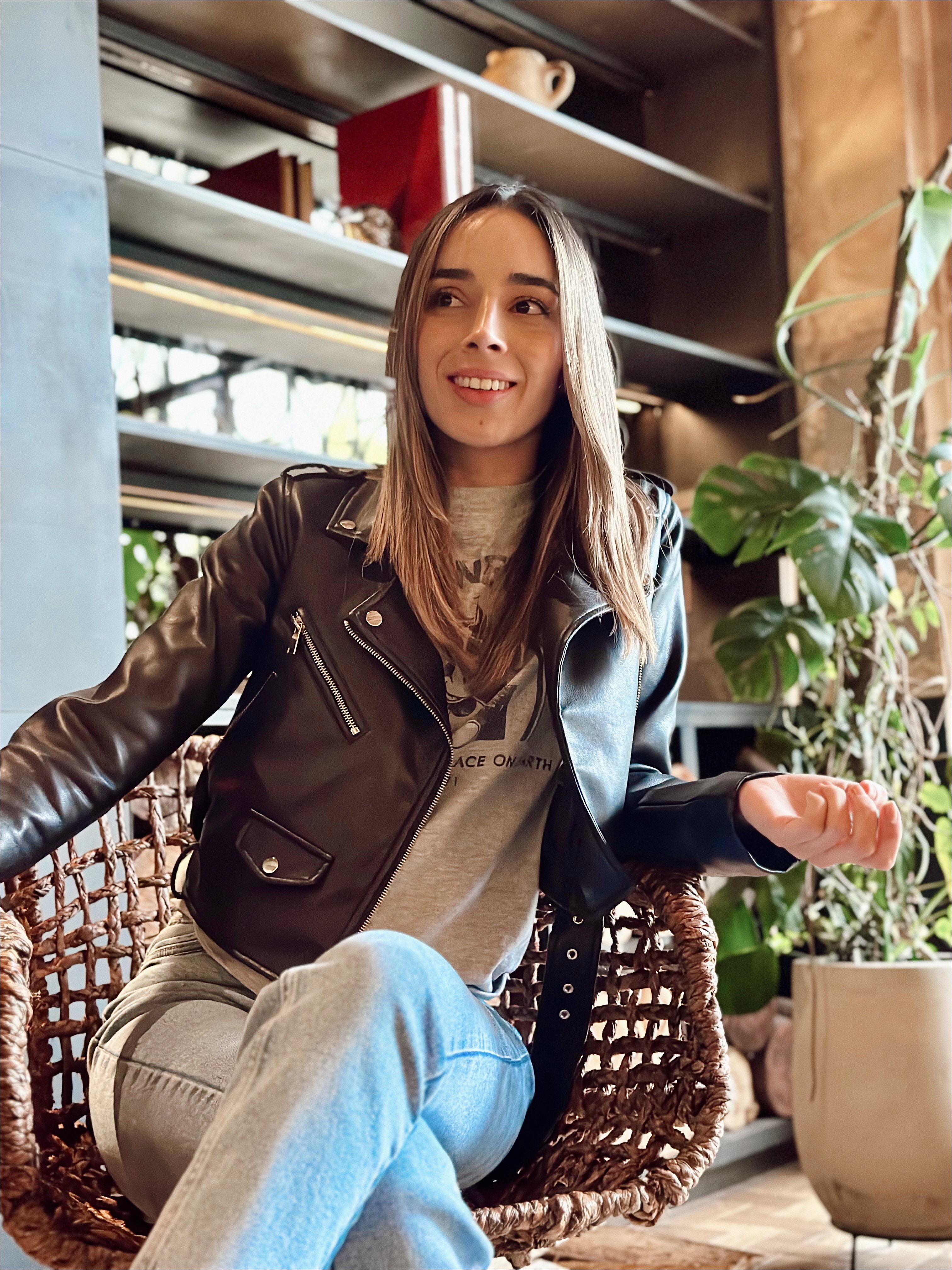 teresa_saenz from Jerkmate