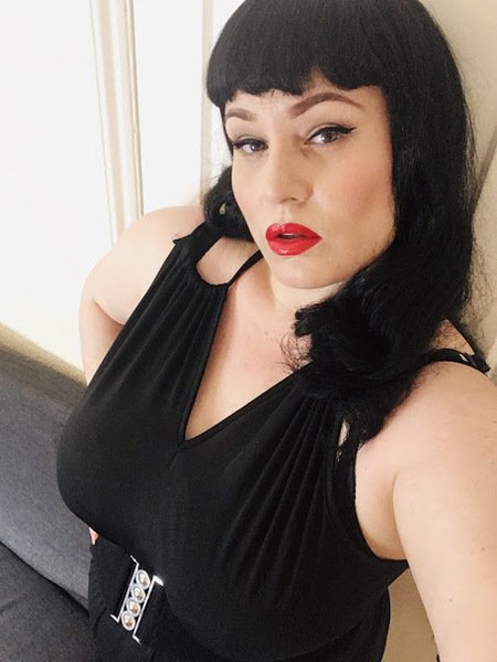 TheDevineMissDeviant