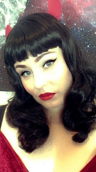 TheDevineMissDeviant