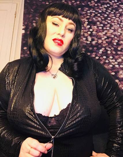 TheDevineMissDeviant
