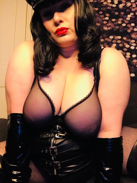 TheDevineMissDeviant