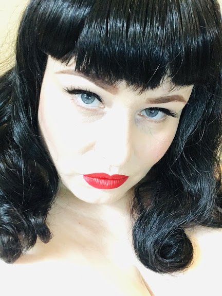 TheDevineMissDeviant