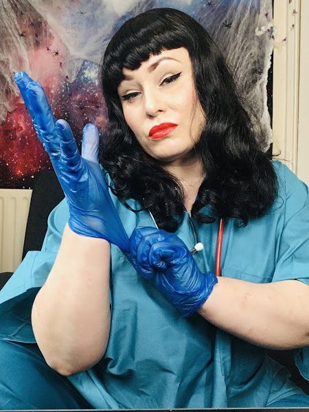 TheDevineMissDeviant