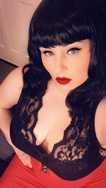 TheDevineMissDeviant