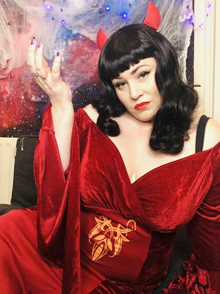 TheDevineMissDeviant