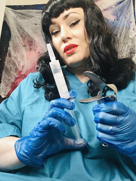 TheDevineMissDeviant