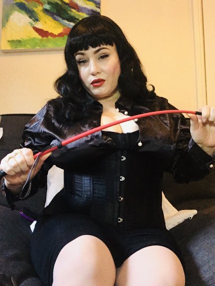 TheDevineMissDeviant