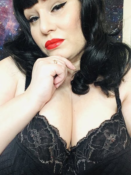 TheDevineMissDeviant