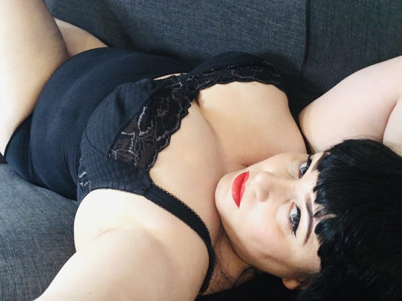 TheDevineMissDeviant