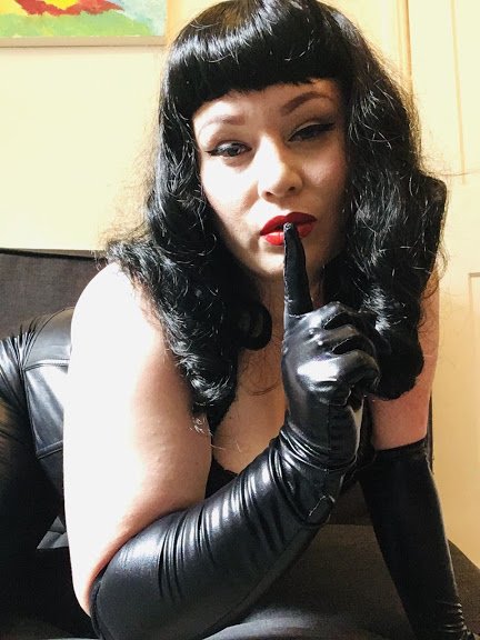 TheDevineMissDeviant