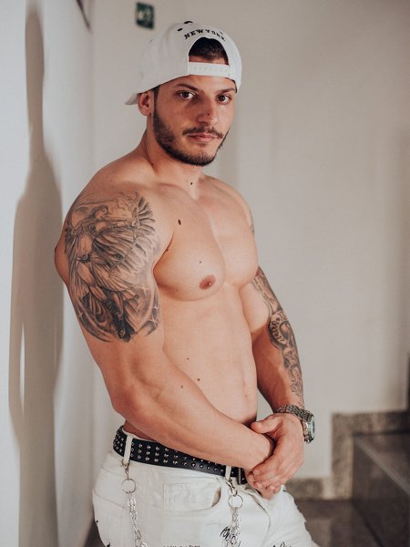 TravisHoldenn