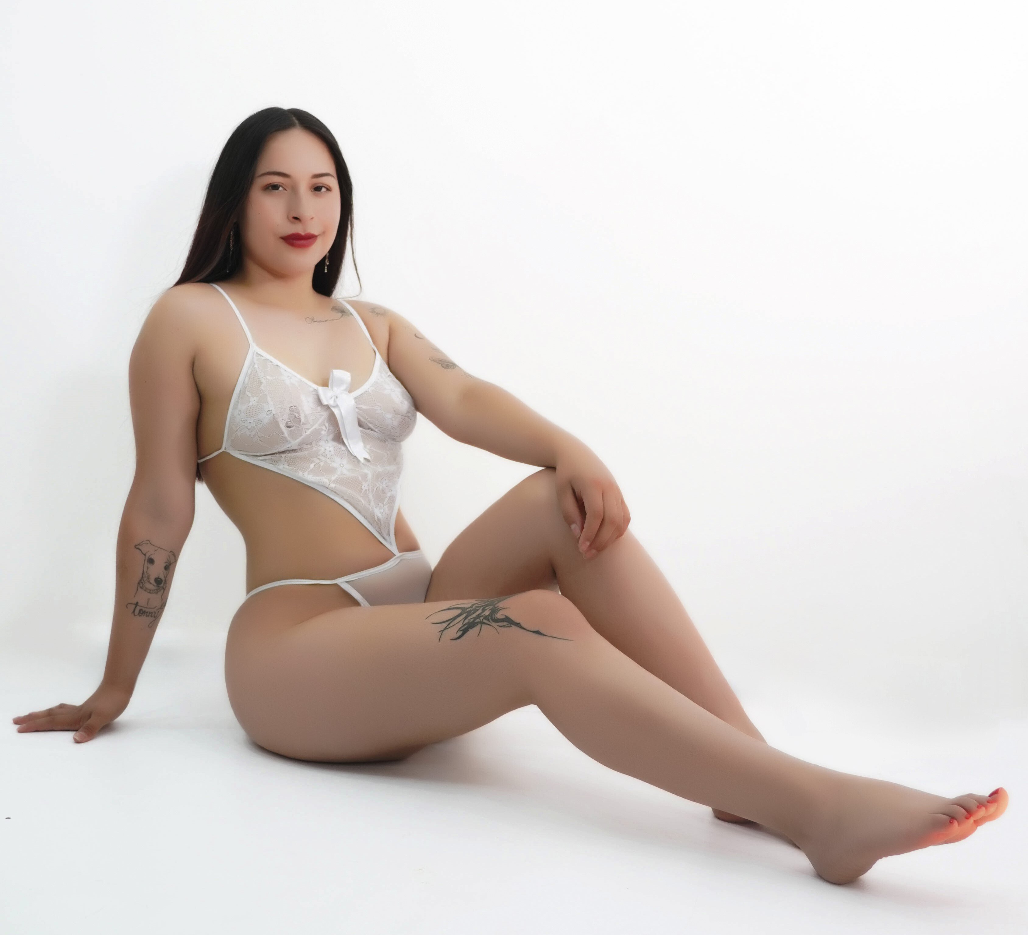 Valeria_James