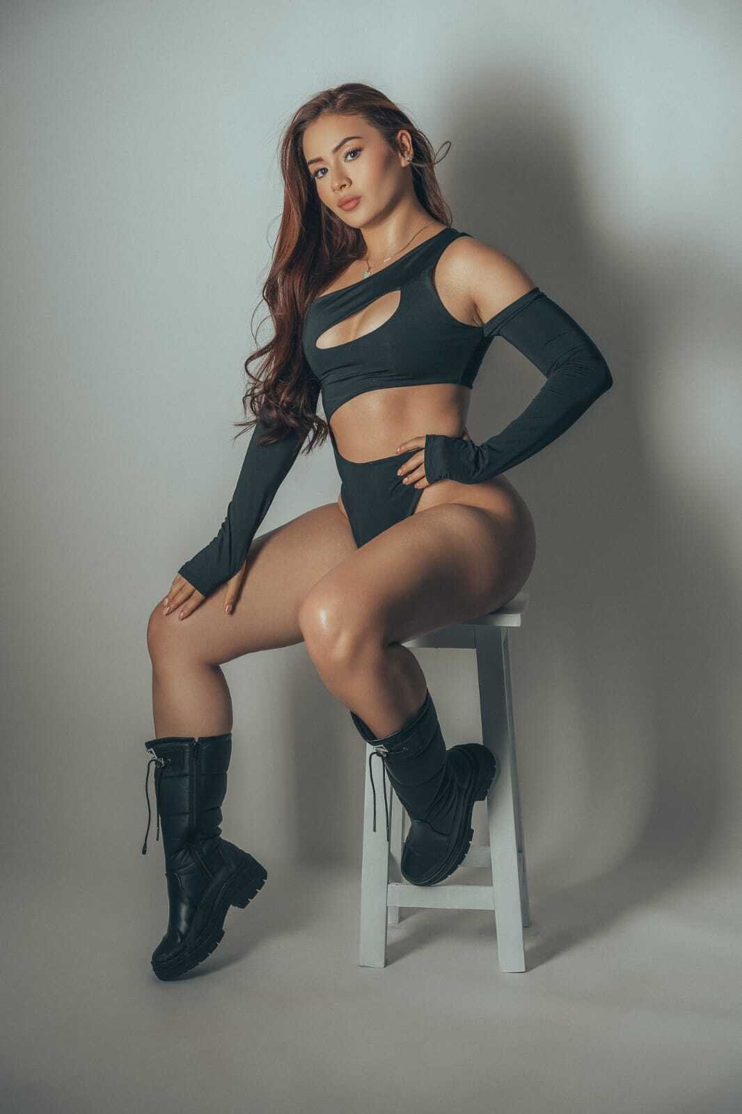 Valeria_whitee