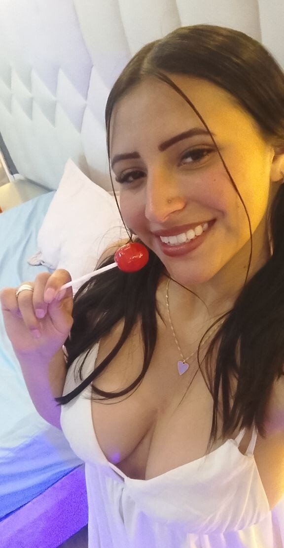 zaharaskylar from Jerkmate
