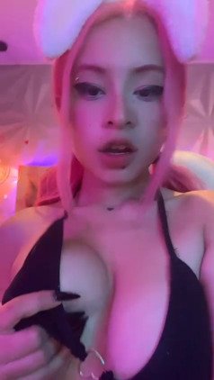 alexia_pink