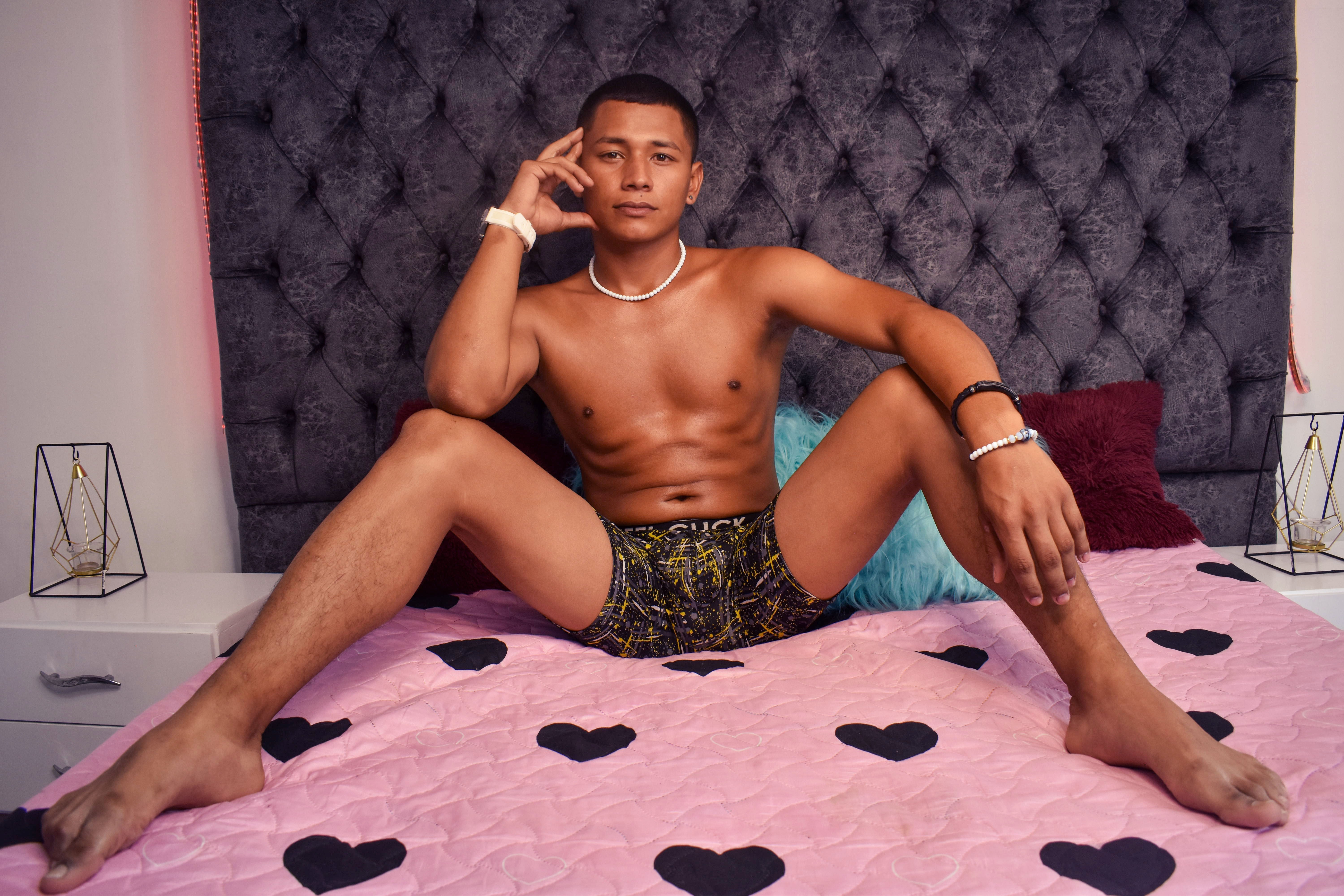 antonni22 from Jerkmate