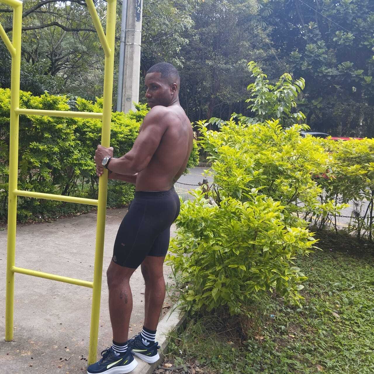 bigcocklatina19