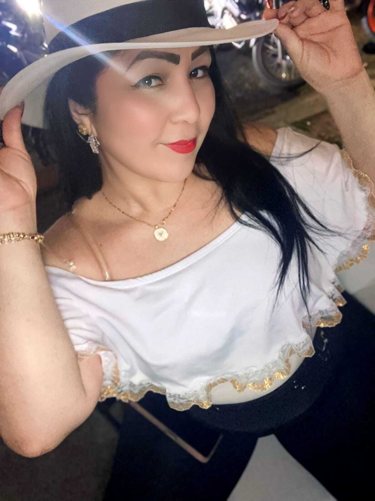 camila_cutehot