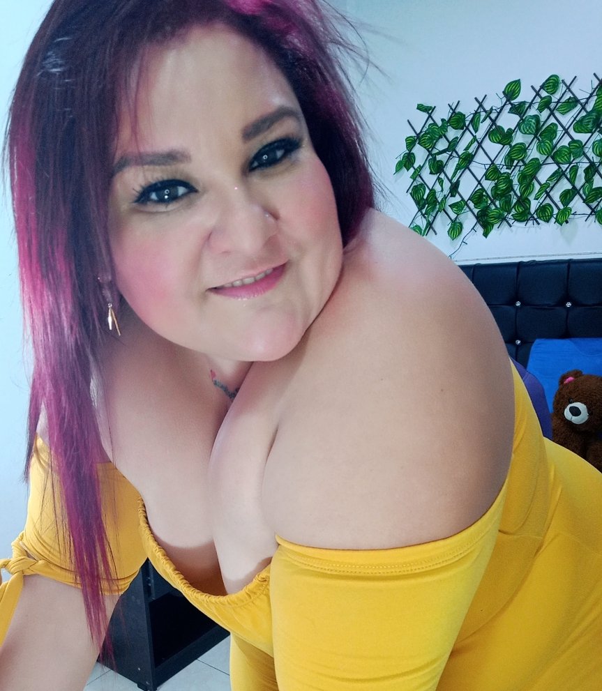 curvyema21