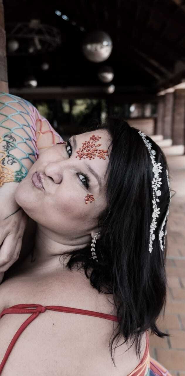 curvyema21