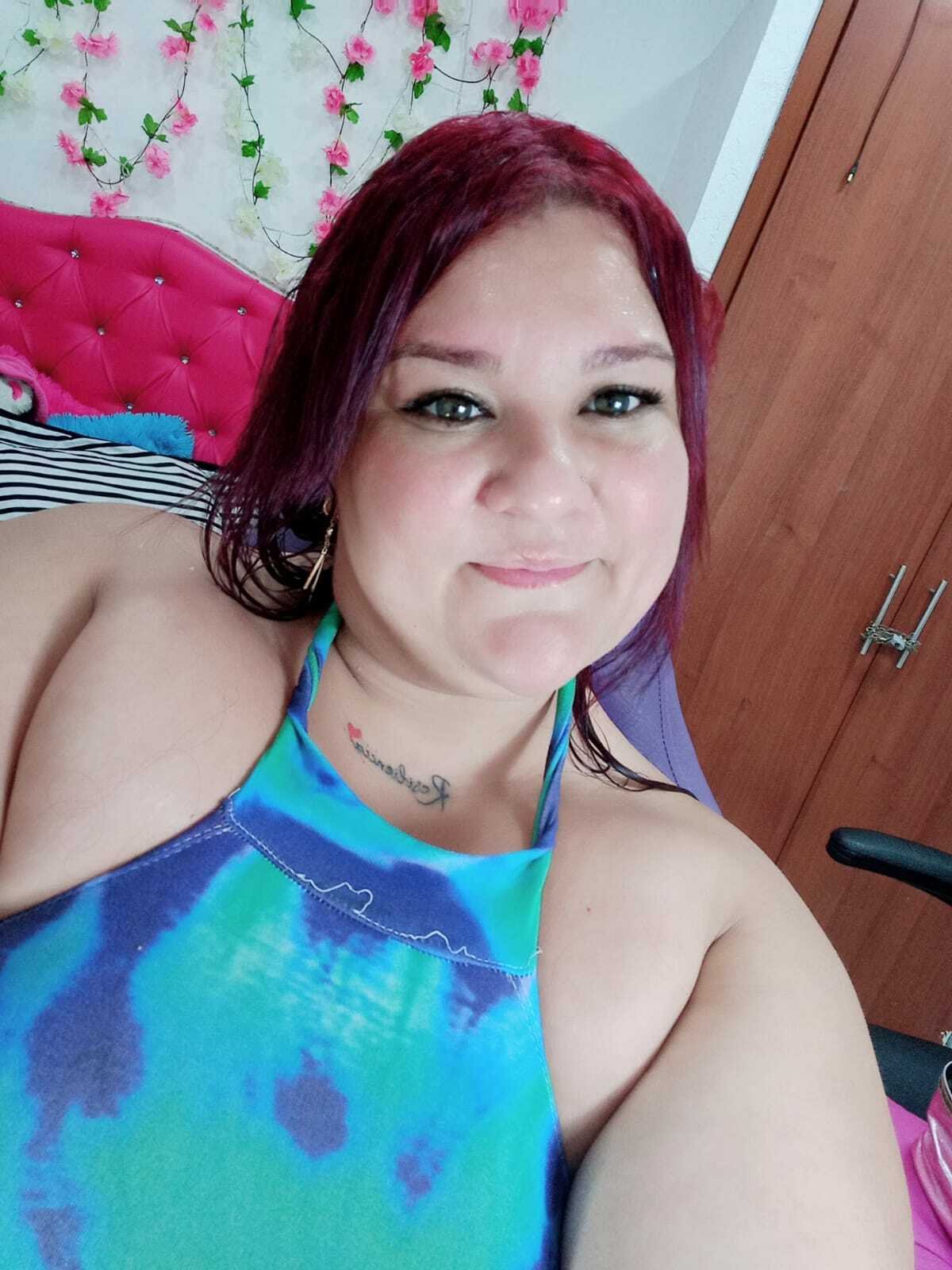 curvyema21